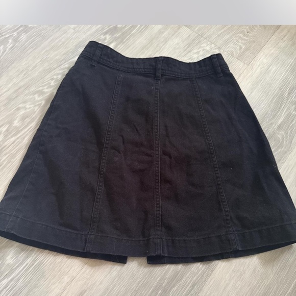 H&M Black Mini Skater Skirt with Slit - Picture 3 of 3